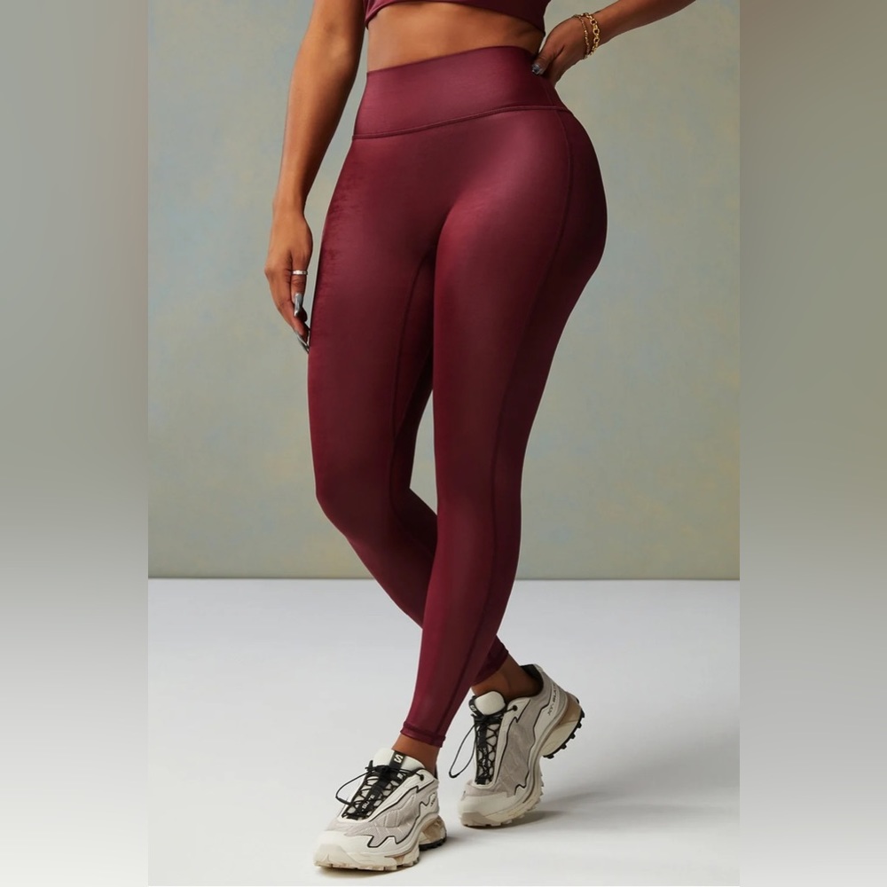 NWOT Fabletics Anywhere Motion365+ Shine High-Waisted Legging Shiny Maroon Hue